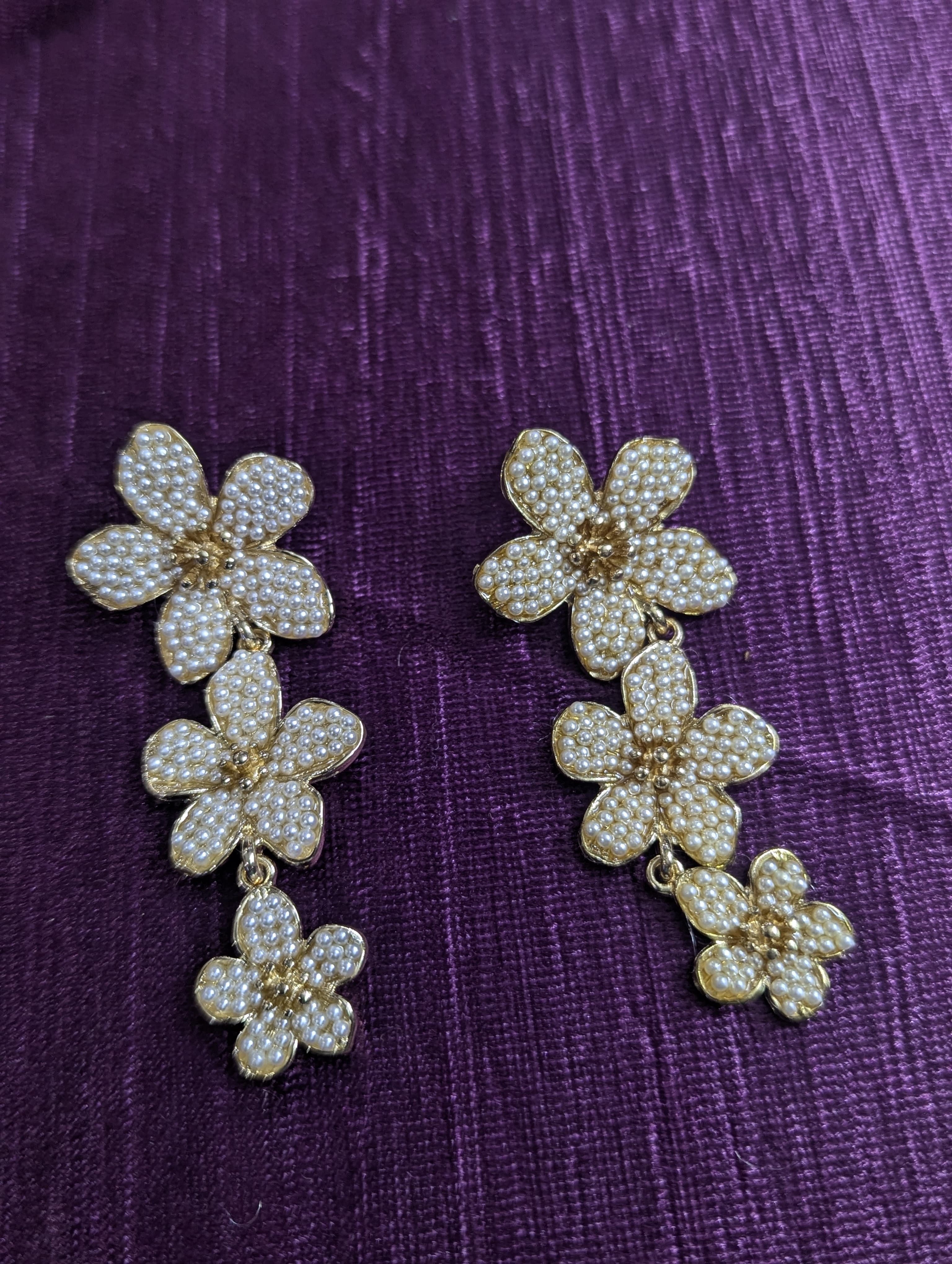 Flower Shape with Pearls Earring