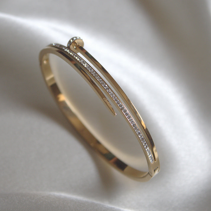 mania anti tarnish gold Nail with stone bracelet