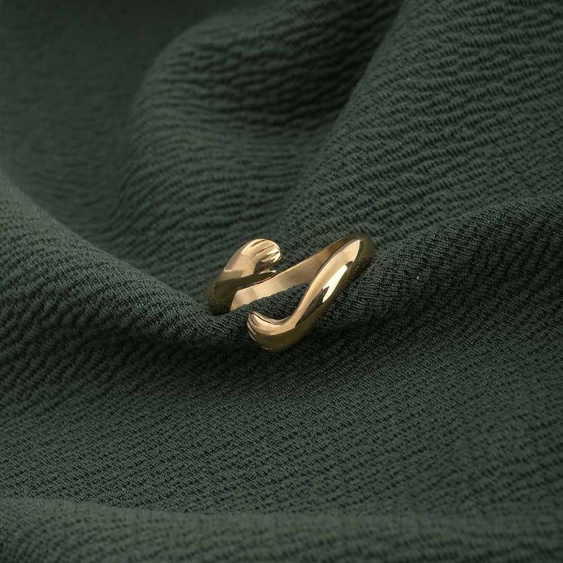 Mania Anti Tarnish Love Hug Ring