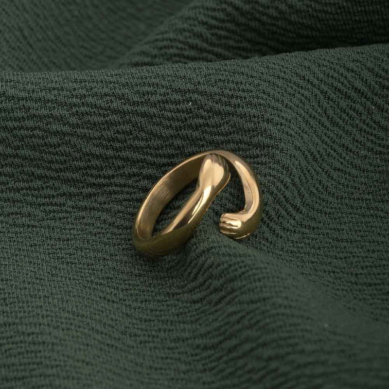 Mania Anti Tarnish Love Hug Ring